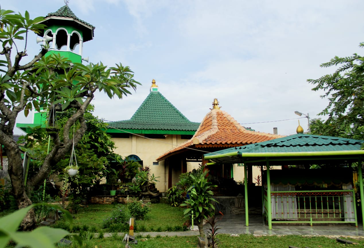 Foto Suasana Tenang Masjid Tertua Di Kota Tangerang Banten Aktual