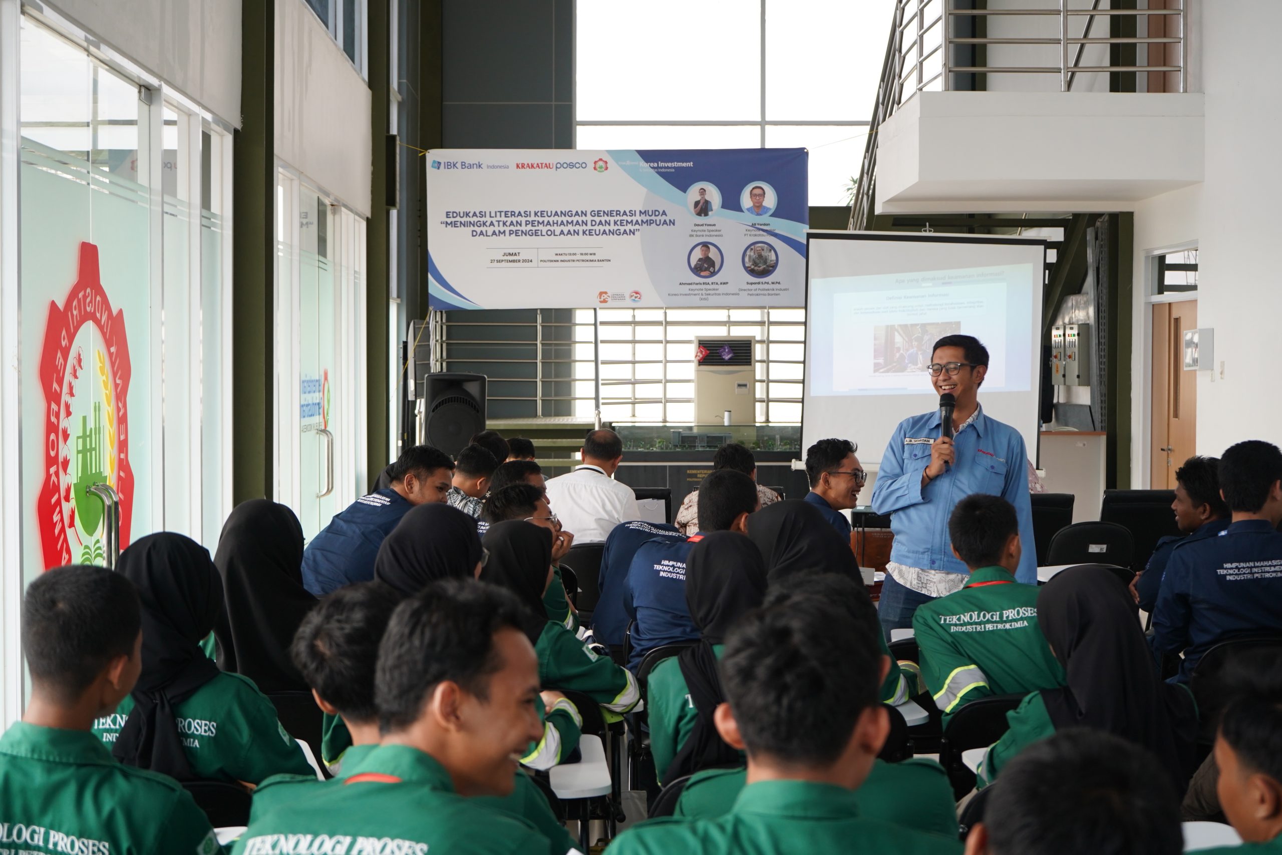 Suasana acara Edukasi seminar Literasi Keuangan yang dilaksanakan PT Krakatau Posco