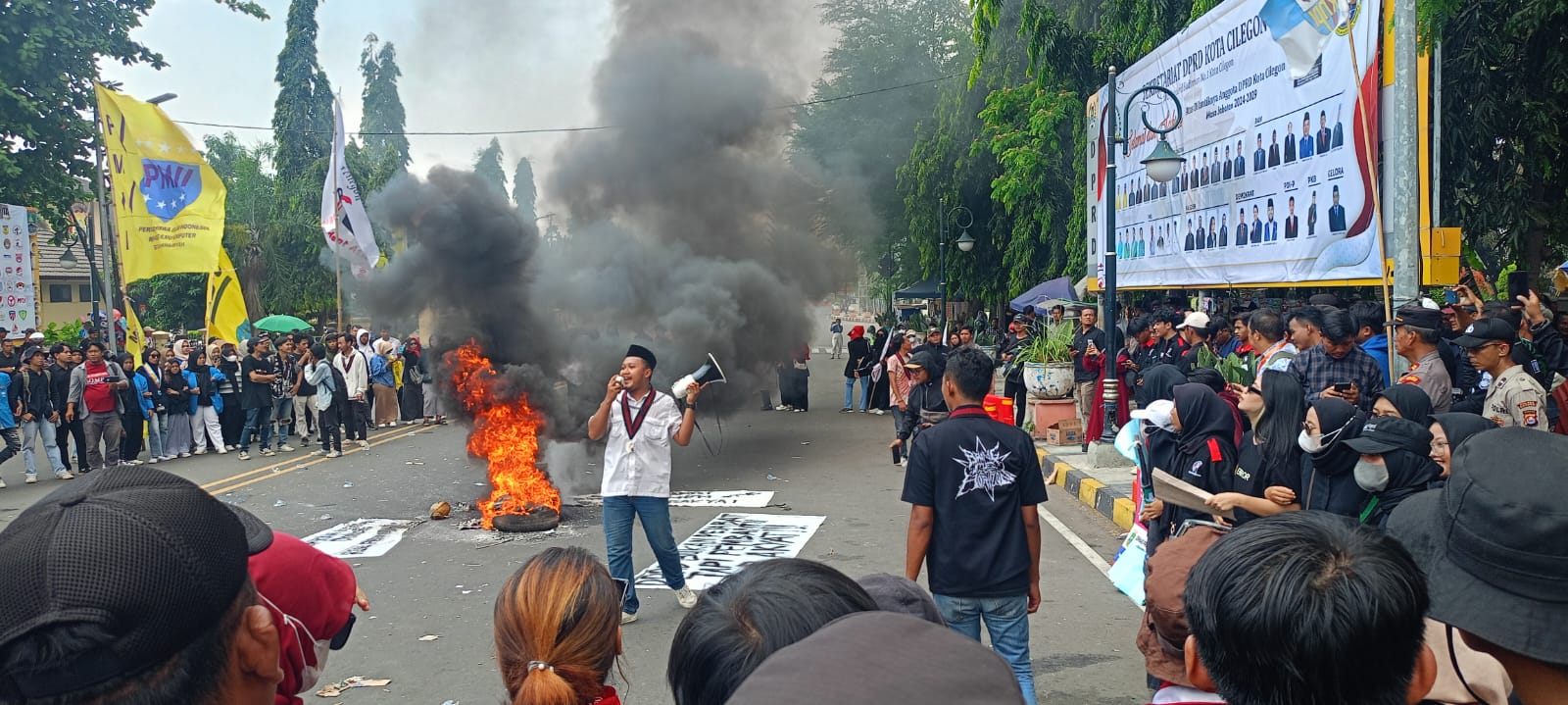 Mahasiswa saat unjuk rasa di depan DPRD Kota Cilegon, Rabu 4 September 2024