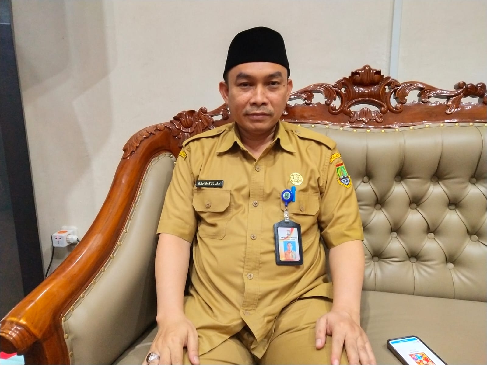 Kepala Bagian Kesra Setda Kota Cilegon Rahmatullah saat memberikan keterangan pers.